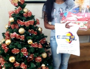 Ganhadora da Cesta de Natal + Um Vale Compras no Valor de 300 reais das Lojas Buenão - MARIA DO CARMO